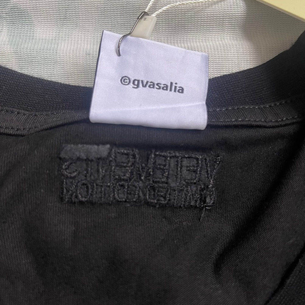 Vetements Black Short-Sleeve Tee with Yellow Graphic Logo - Picture 3 of 8